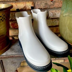 Hunter - Women's Refined Stitch Detail Chelsea Boots -NWOT